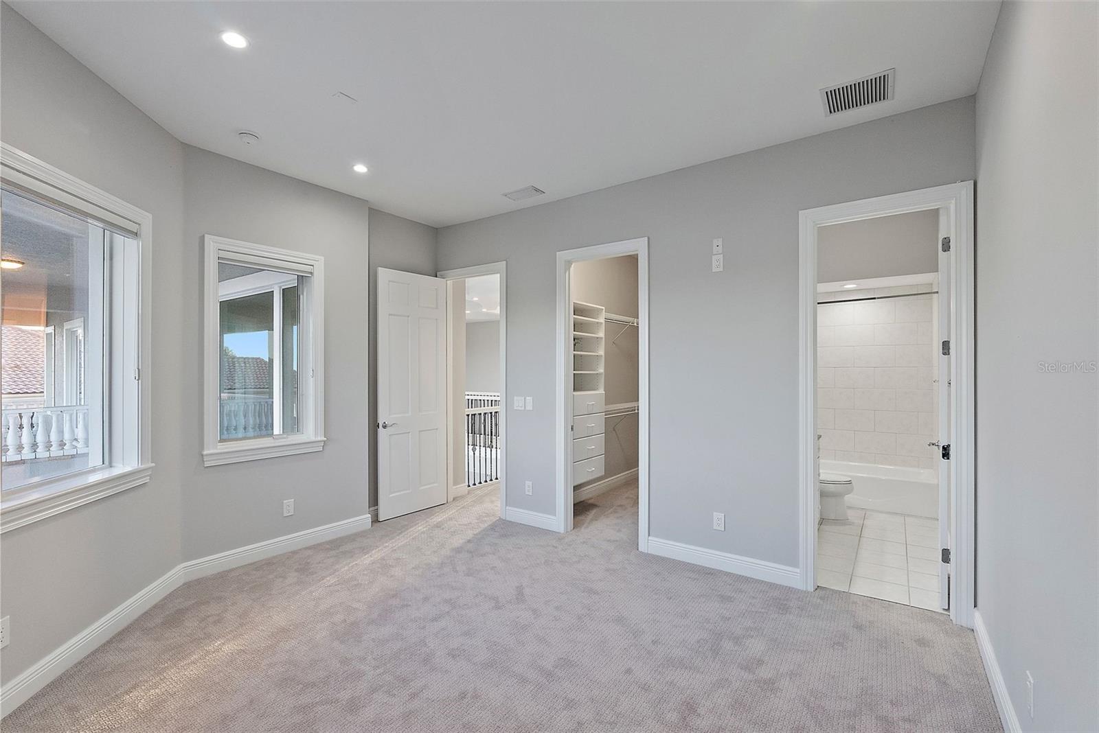 TIERRA VERDE - Residential