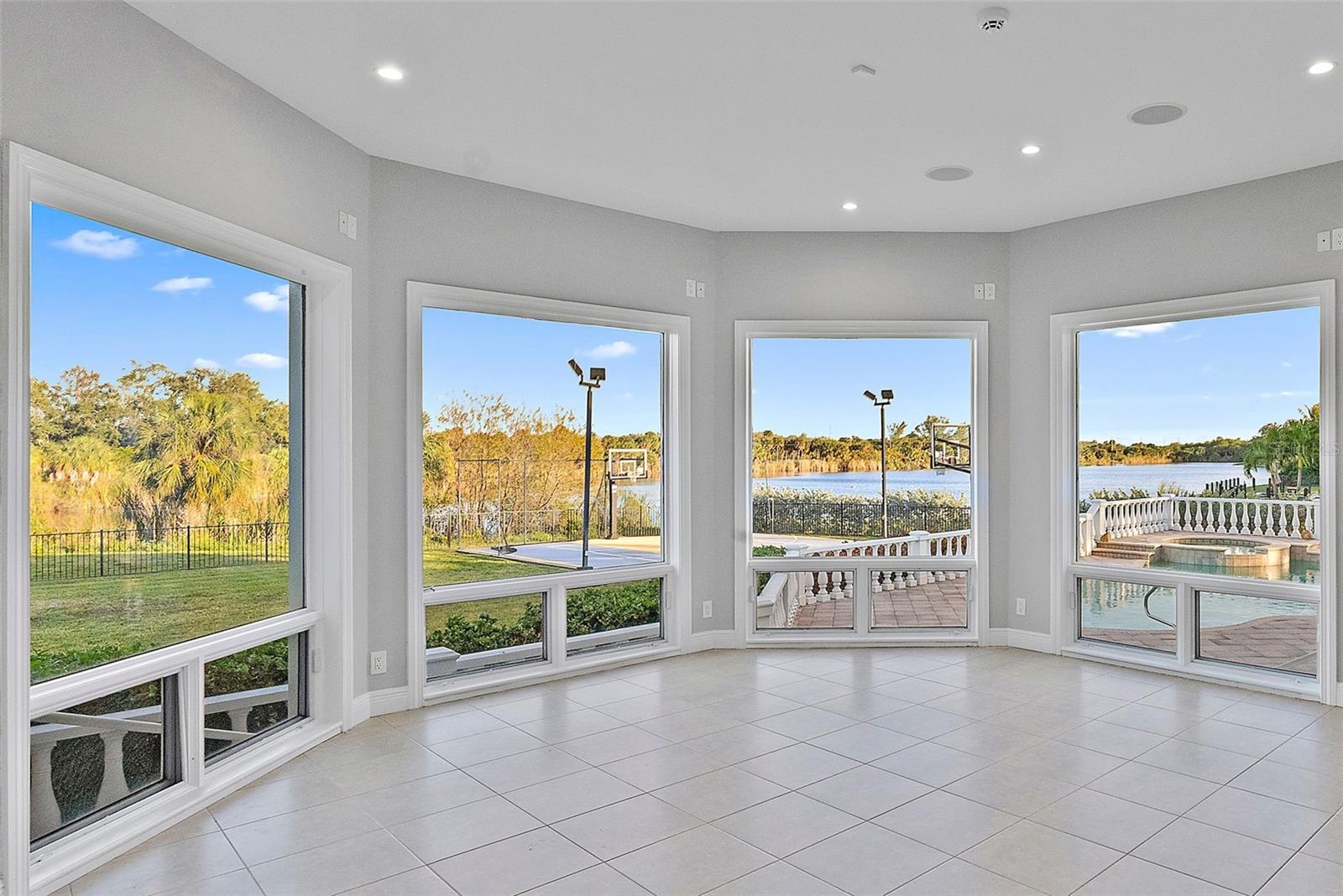 TIERRA VERDE - Residential