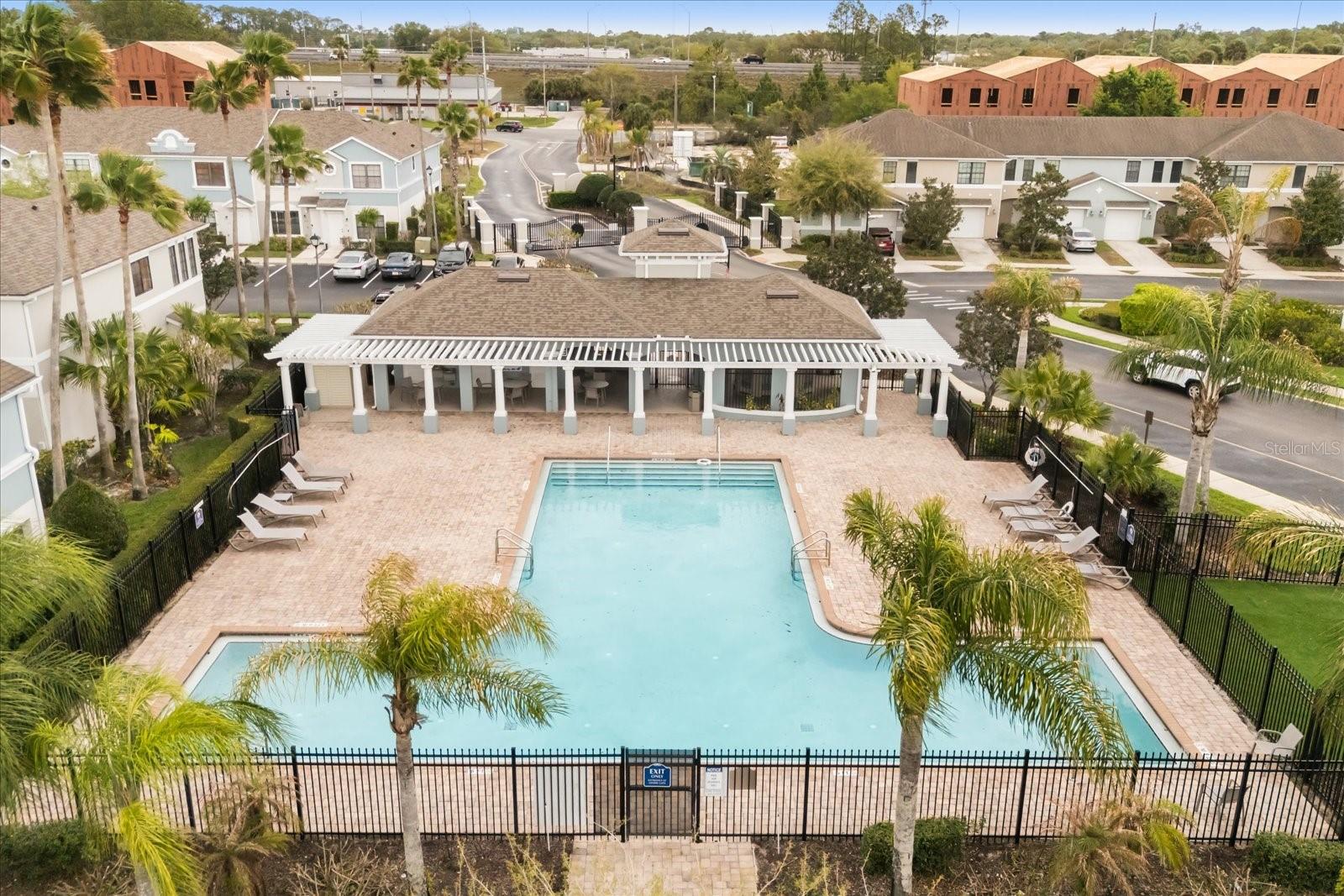 WINDSOR LAKE TWNHMS EAST - Residential