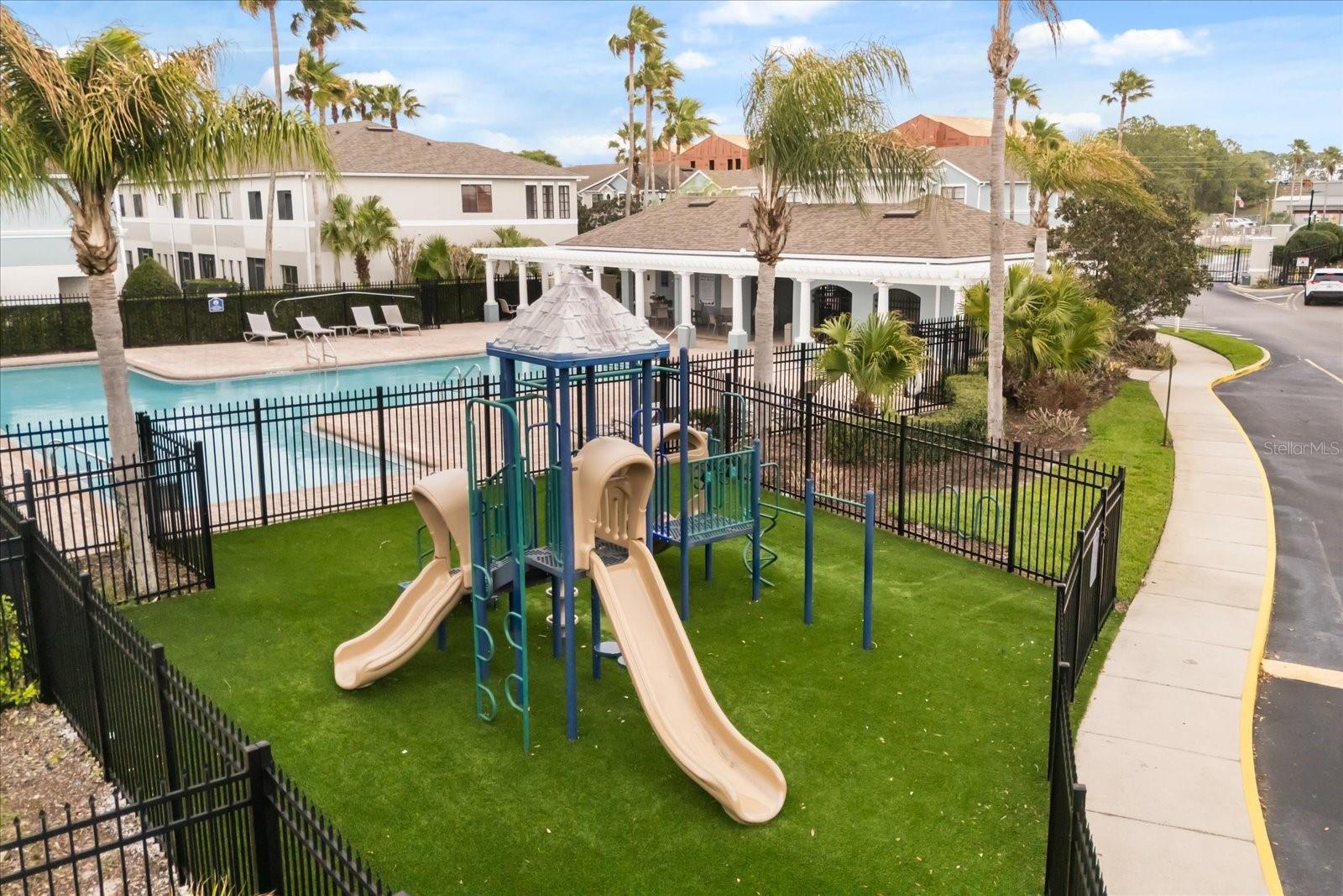 WINDSOR LAKE TWNHMS EAST - Residential