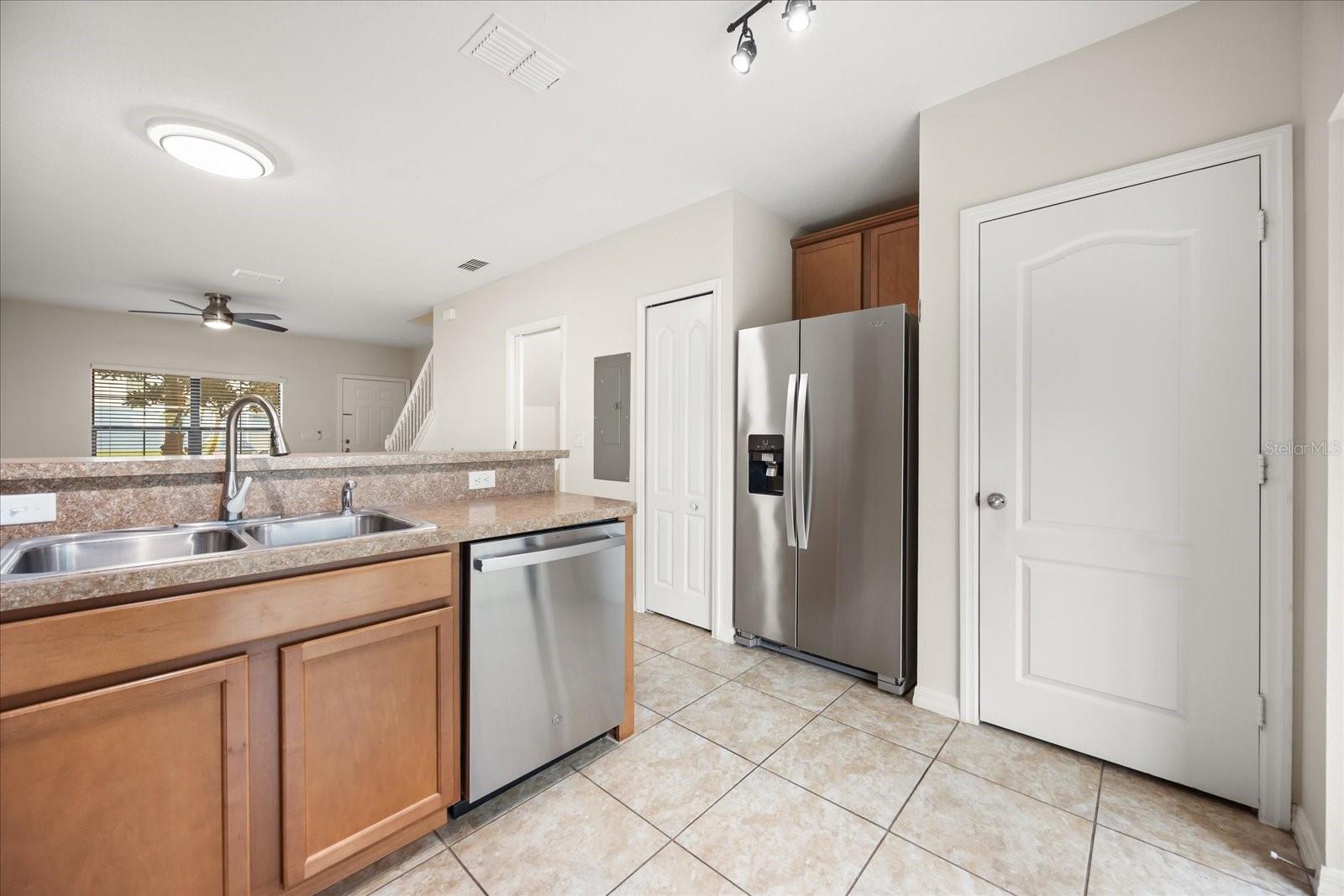 WINDSOR LAKE TWNHMS EAST - Residential