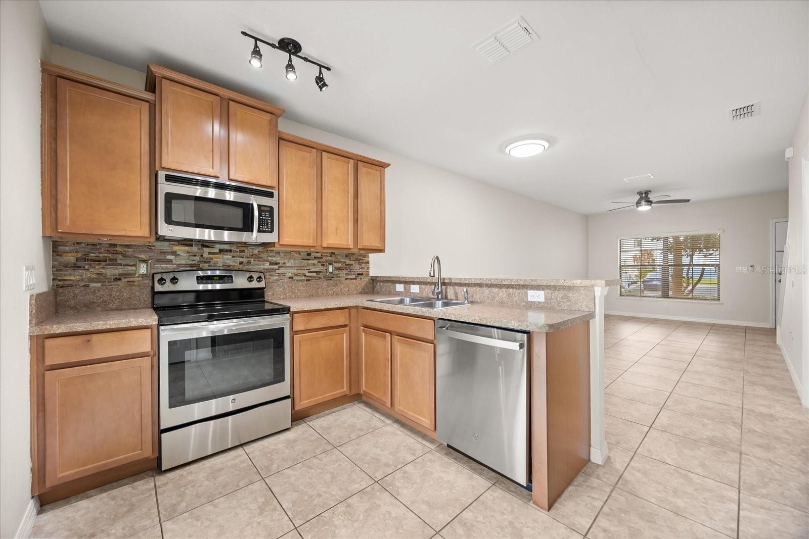 WINDSOR LAKE TWNHMS EAST - Residential