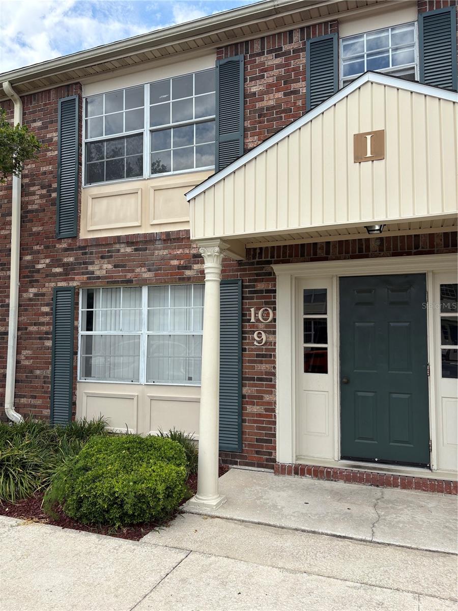 LAKE BENTLEY SHORES CONDO PHASE ONE - Residential