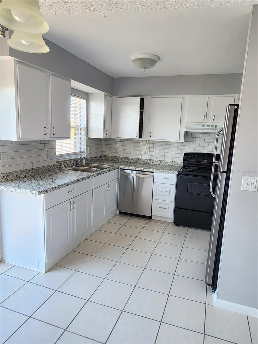 LAKE BENTLEY SHORES CONDO PHASE ONE - Residential