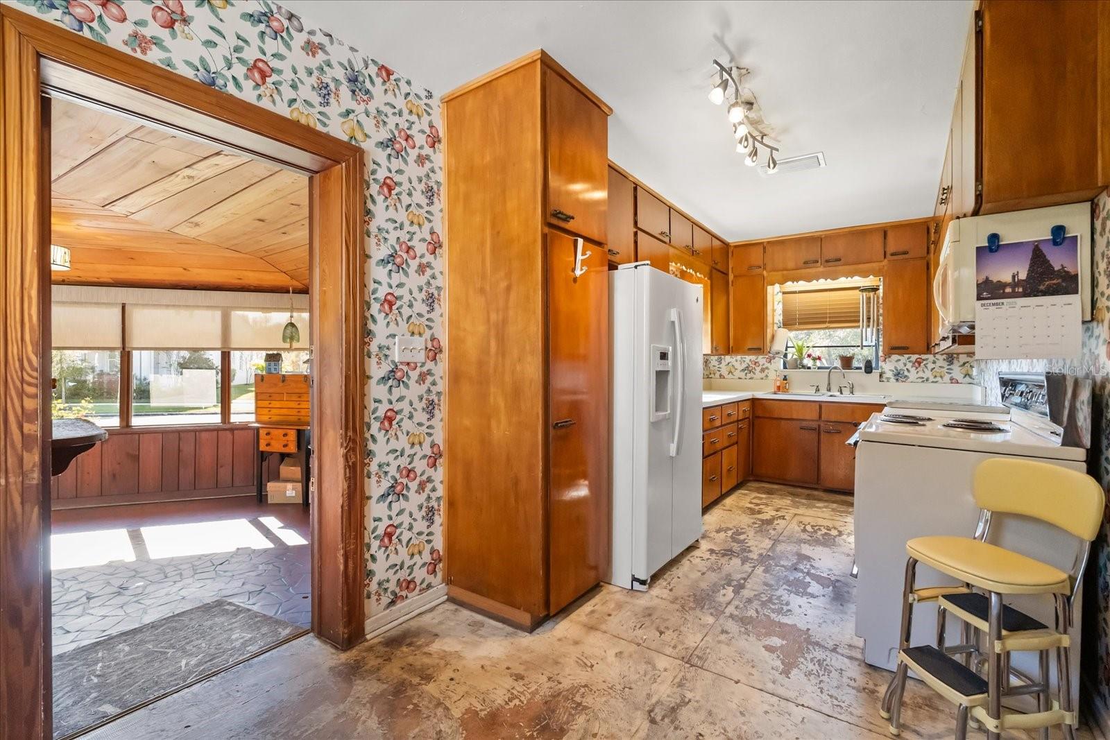 WINTER GARDEN SHORES REP - Residential