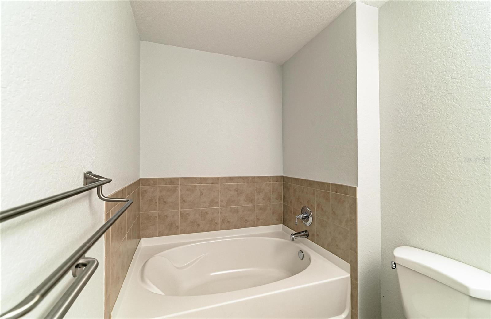 BROADWAY PROMENADE - Residential
