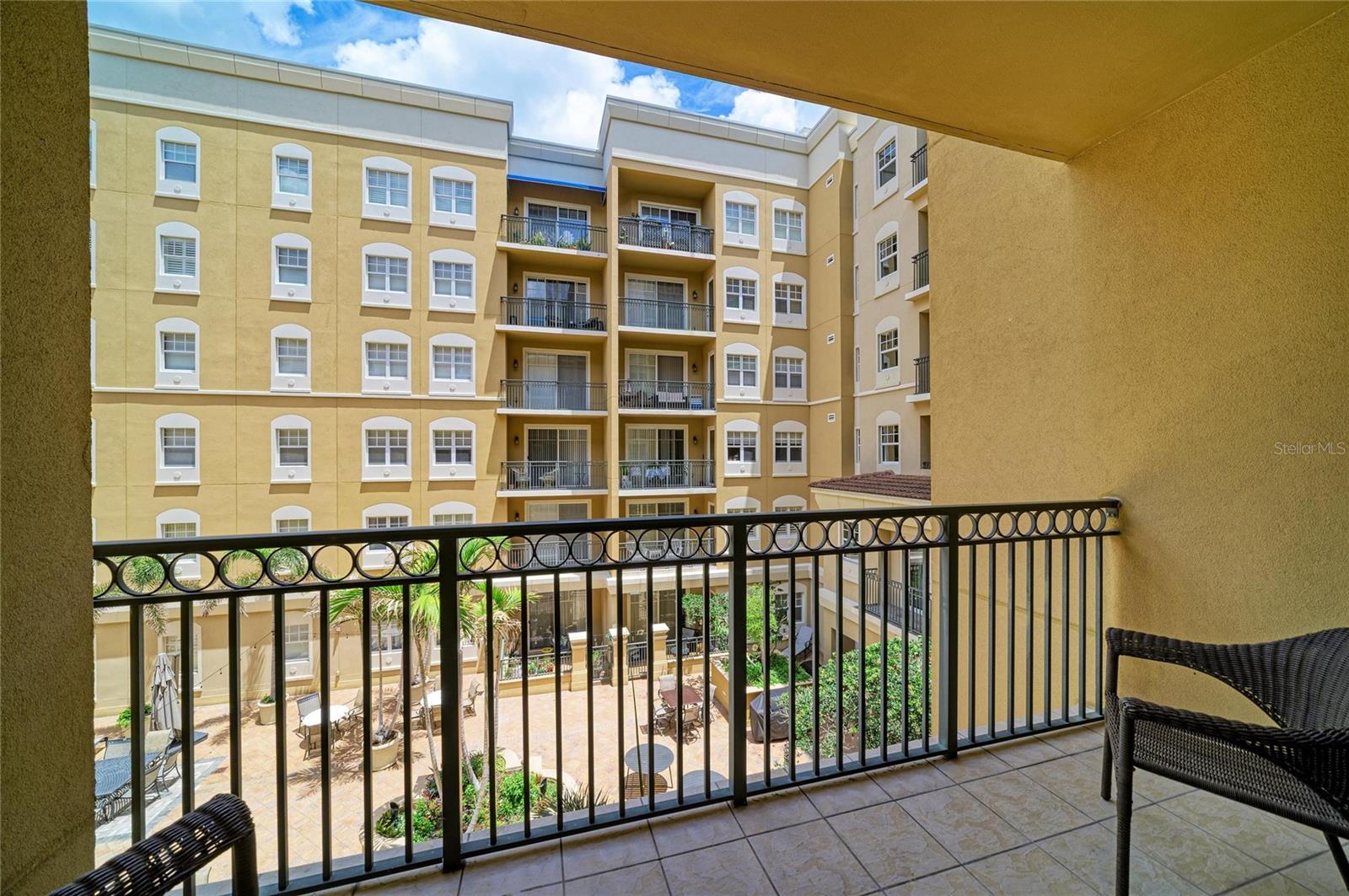 BROADWAY PROMENADE - Residential