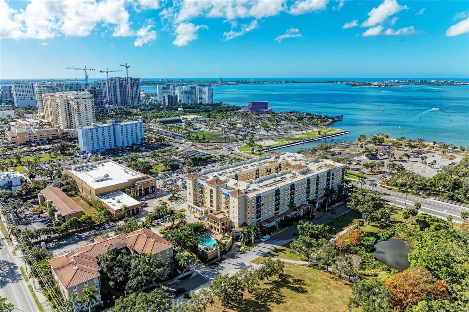 BROADWAY PROMENADE - Residential