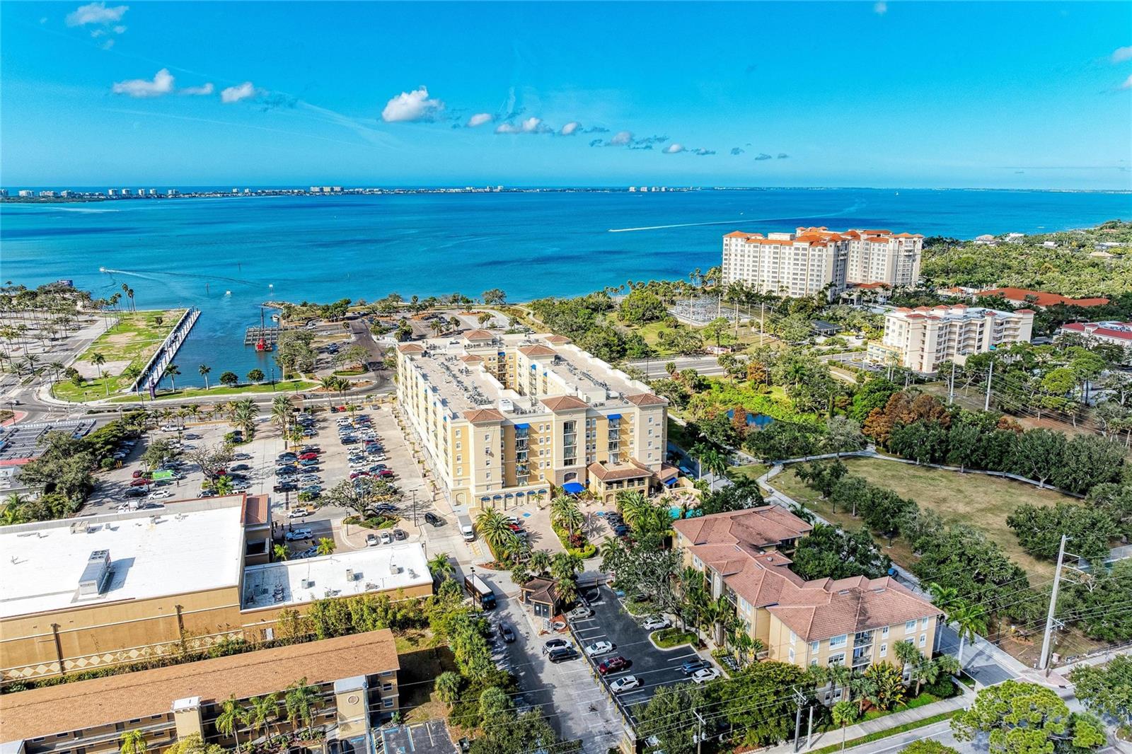 BROADWAY PROMENADE - Residential