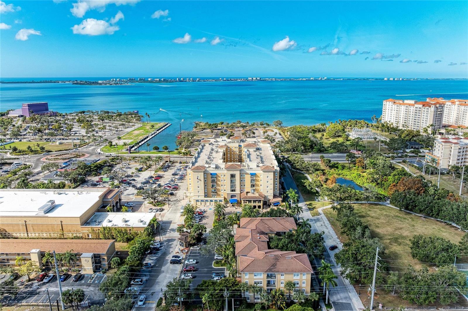 BROADWAY PROMENADE - Residential