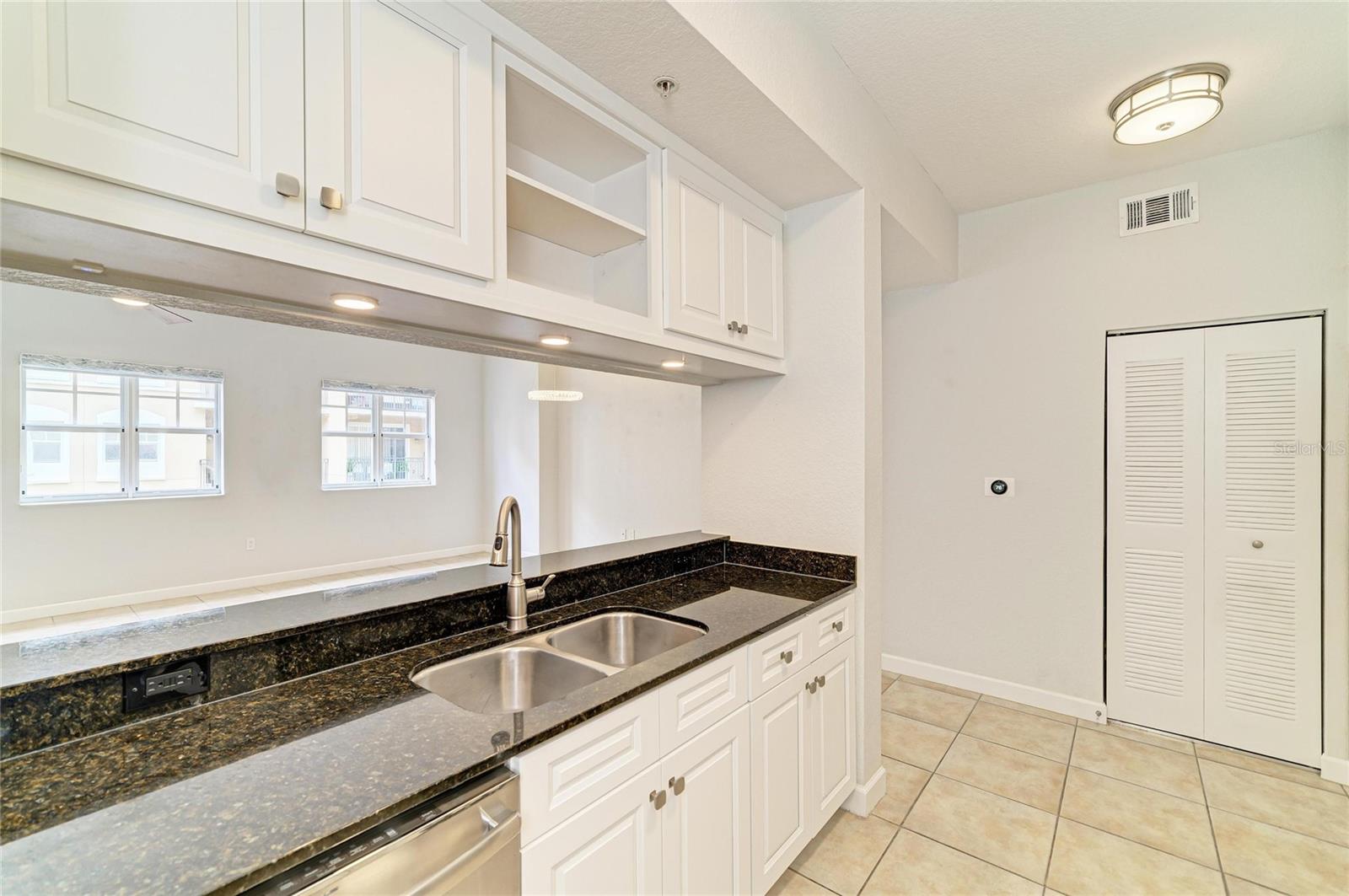BROADWAY PROMENADE - Residential