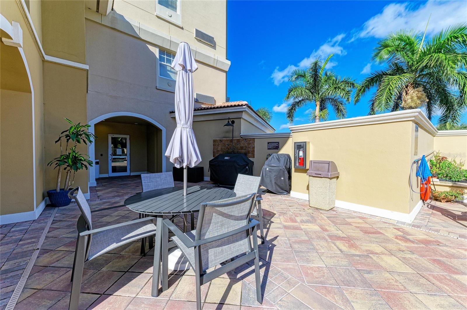 BROADWAY PROMENADE - Residential