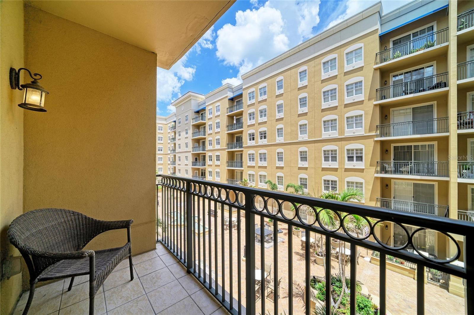 BROADWAY PROMENADE - Residential