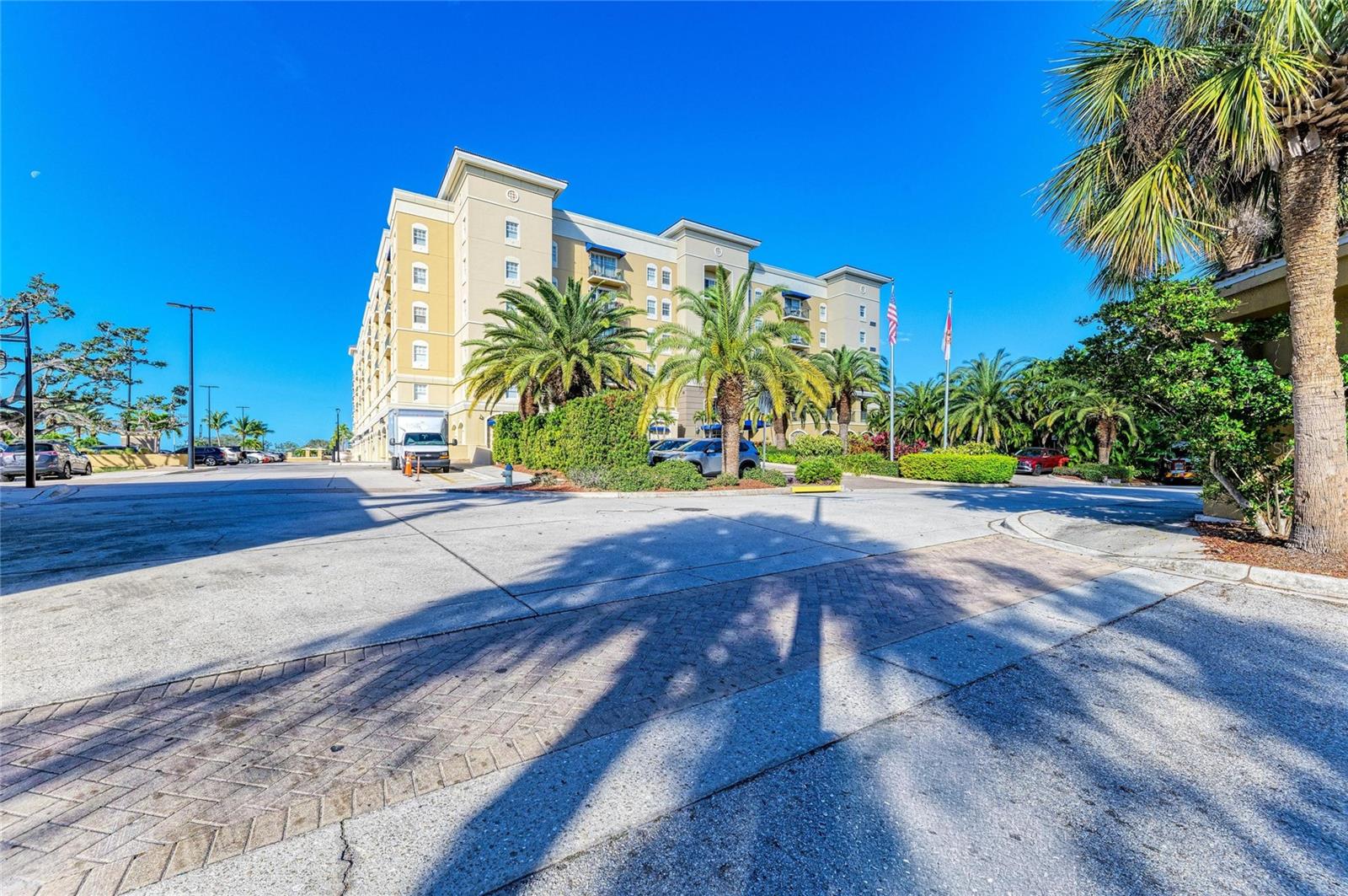 BROADWAY PROMENADE - Residential
