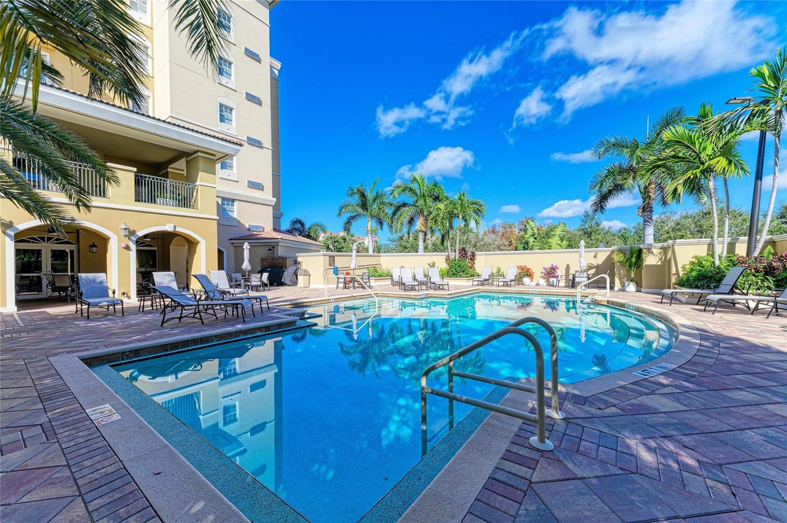 BROADWAY PROMENADE - Residential