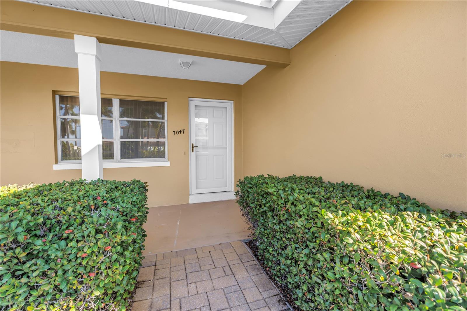 7047 S SHORE DRIVE S