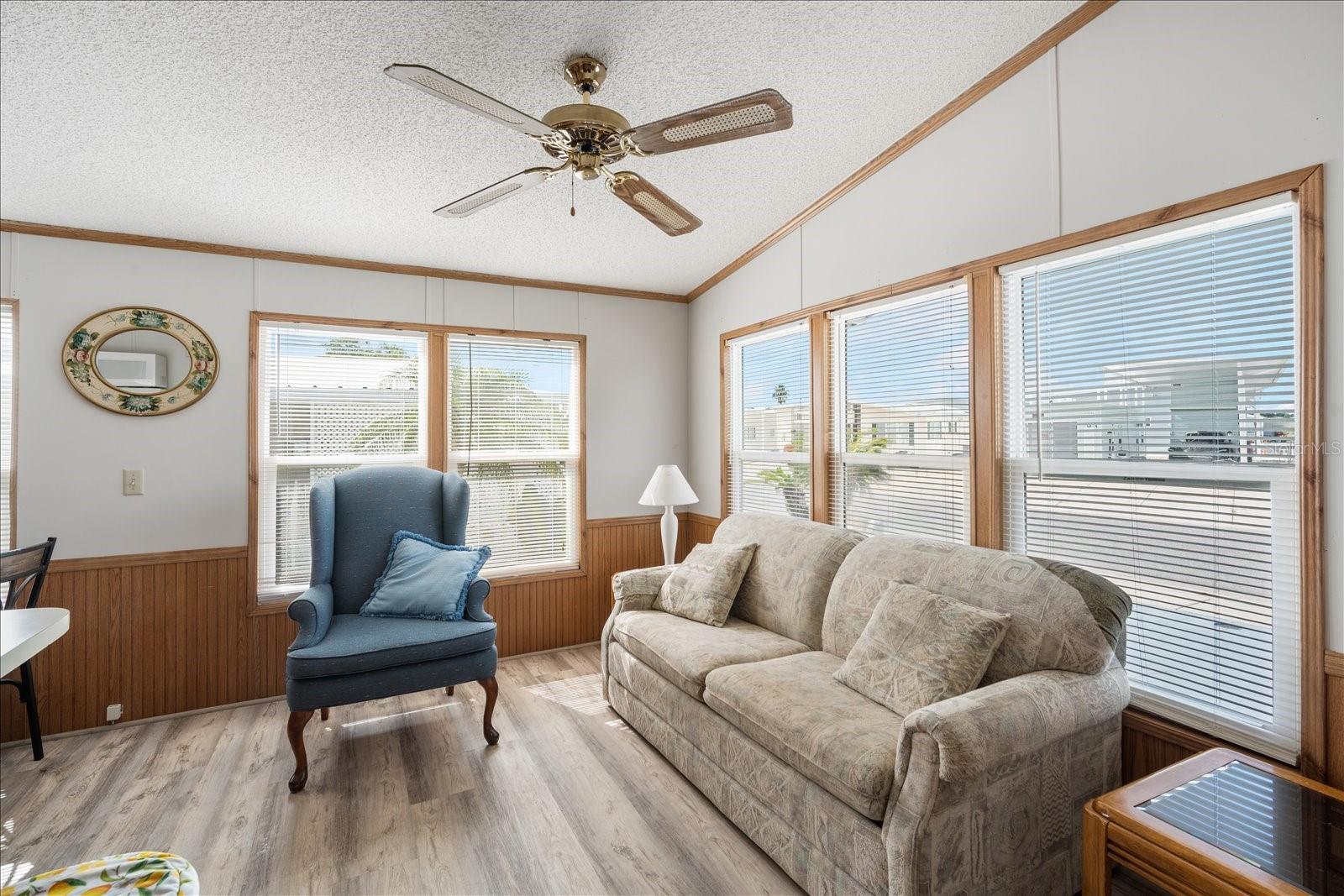 AMERICAN CONDO PARKS - Residential Lease