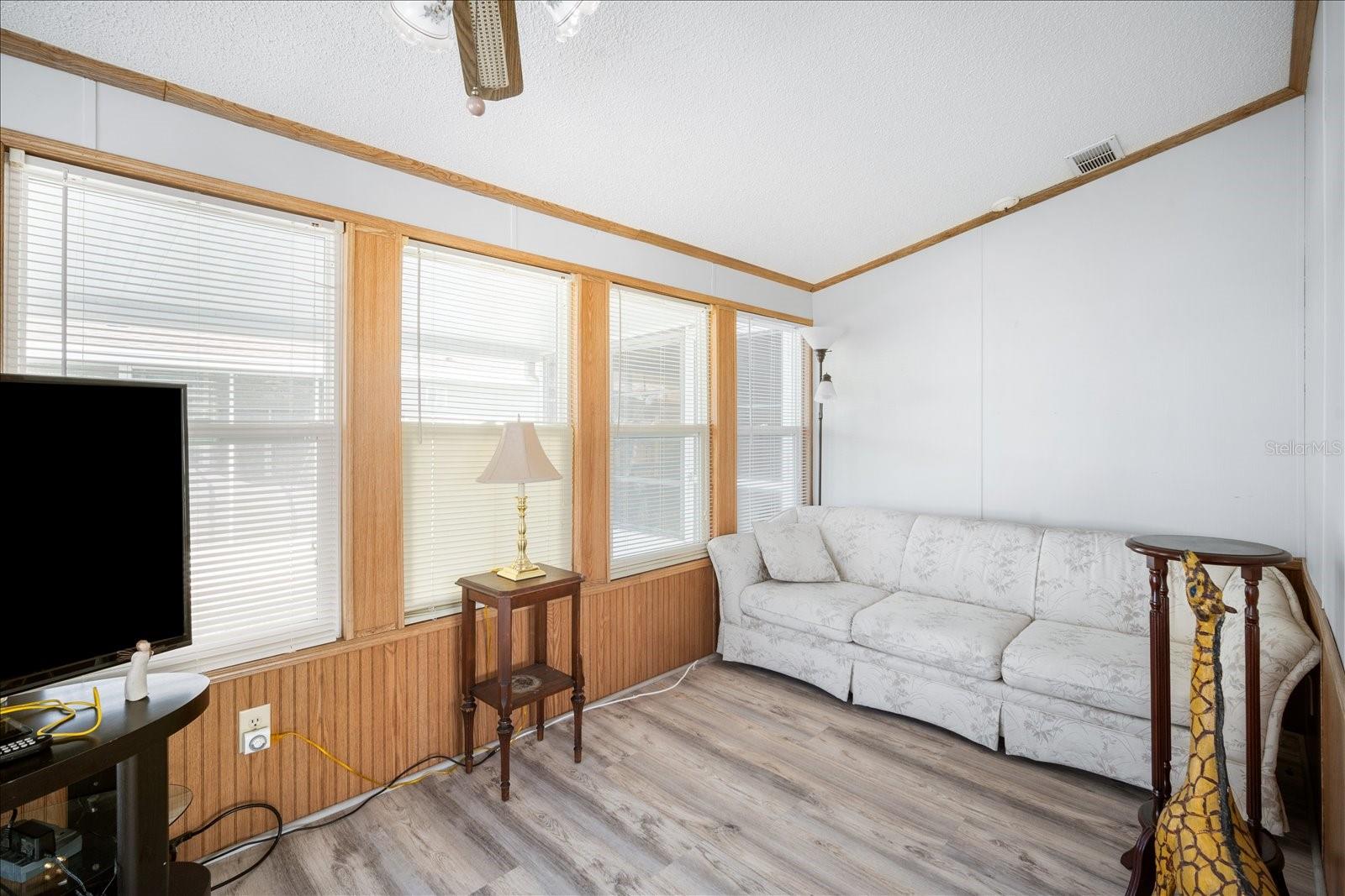 AMERICAN CONDO PARKS - Residential Lease