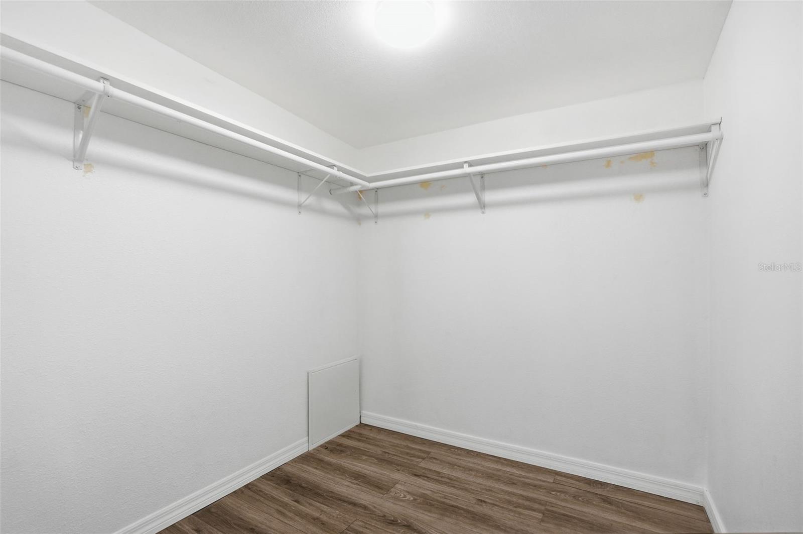 ORCHID LAKE VILLAG - Residential