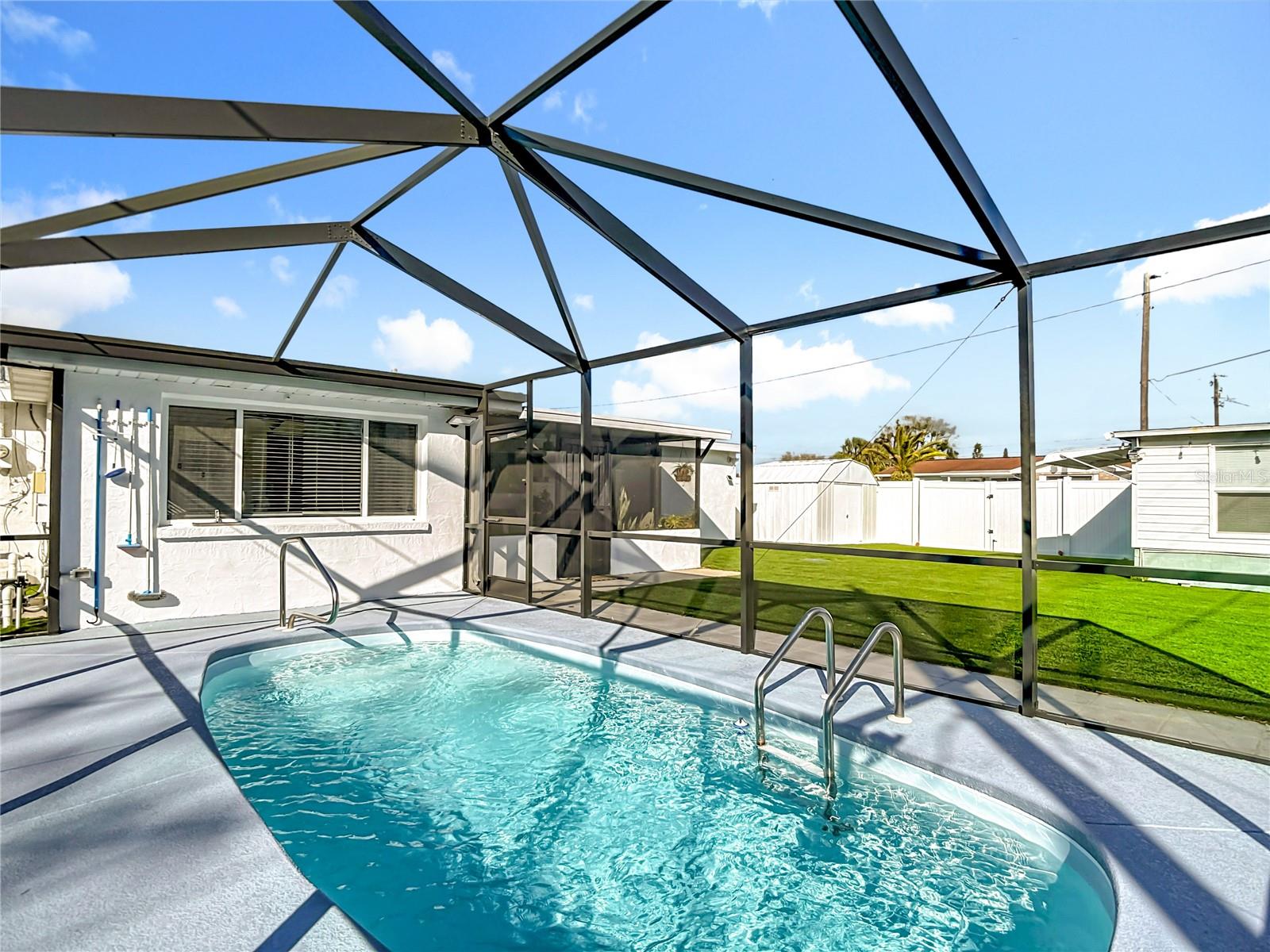 COUNTRY ESTATES - Residential