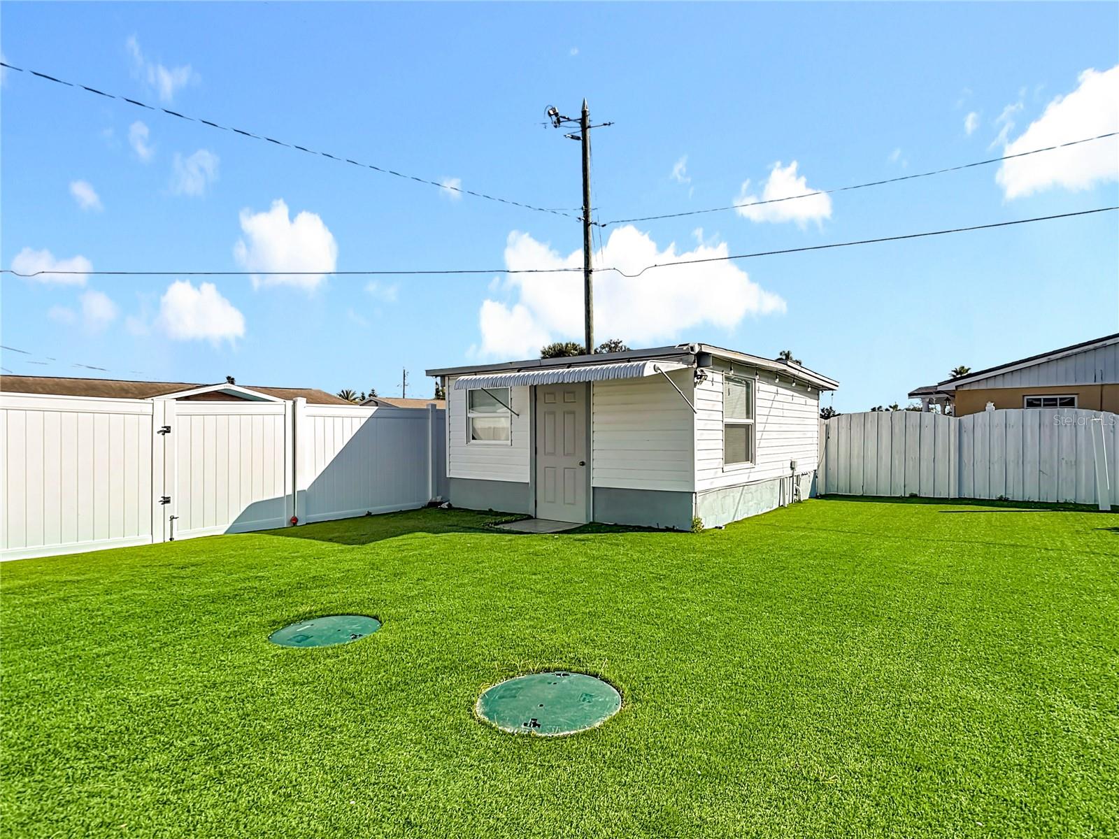 COUNTRY ESTATES - Residential