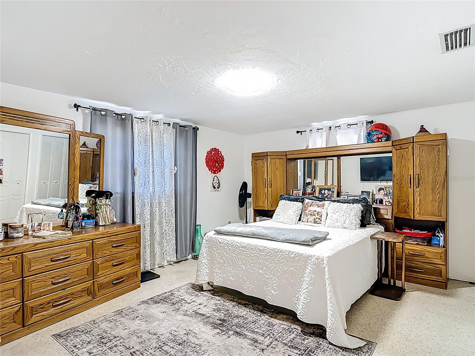 COUNTRY ESTATES - Residential