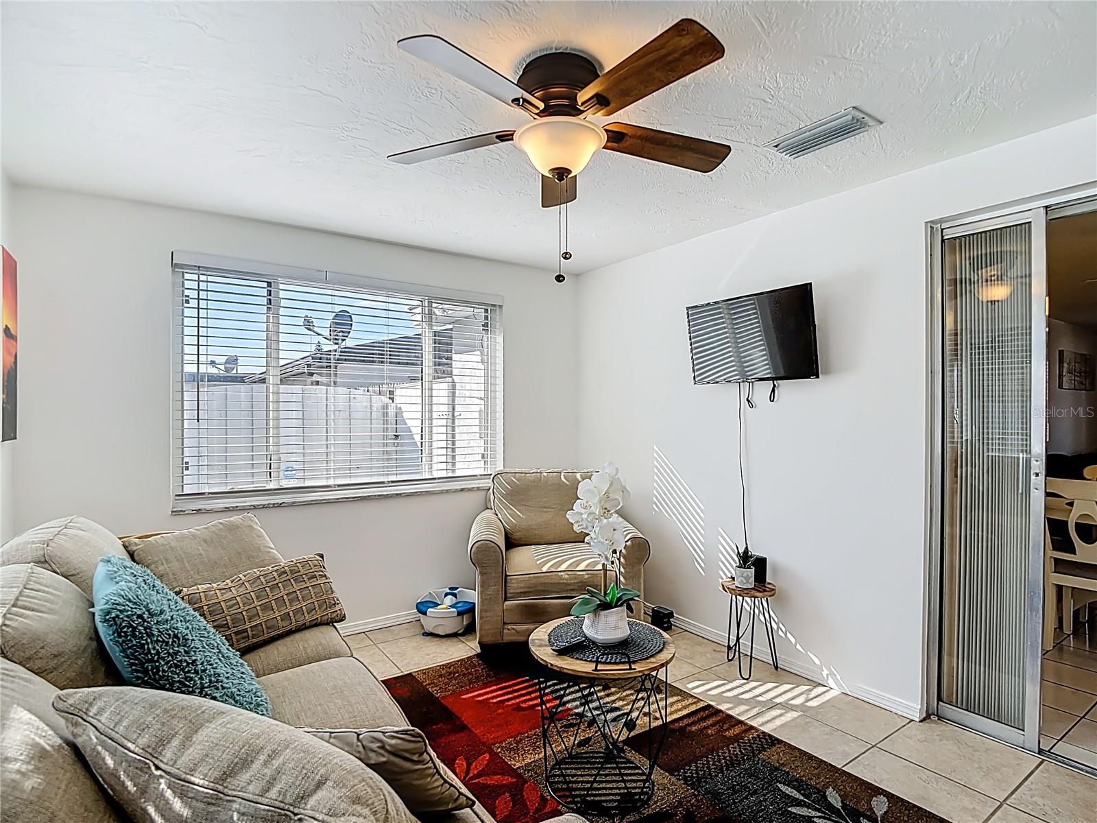 COUNTRY ESTATES - Residential