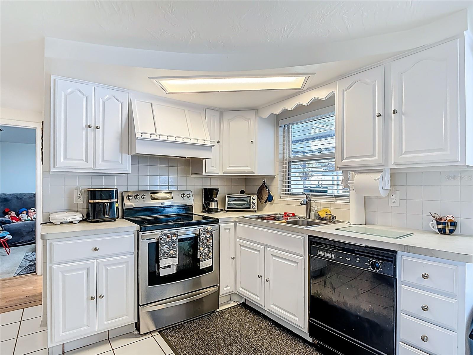 COUNTRY ESTATES - Residential