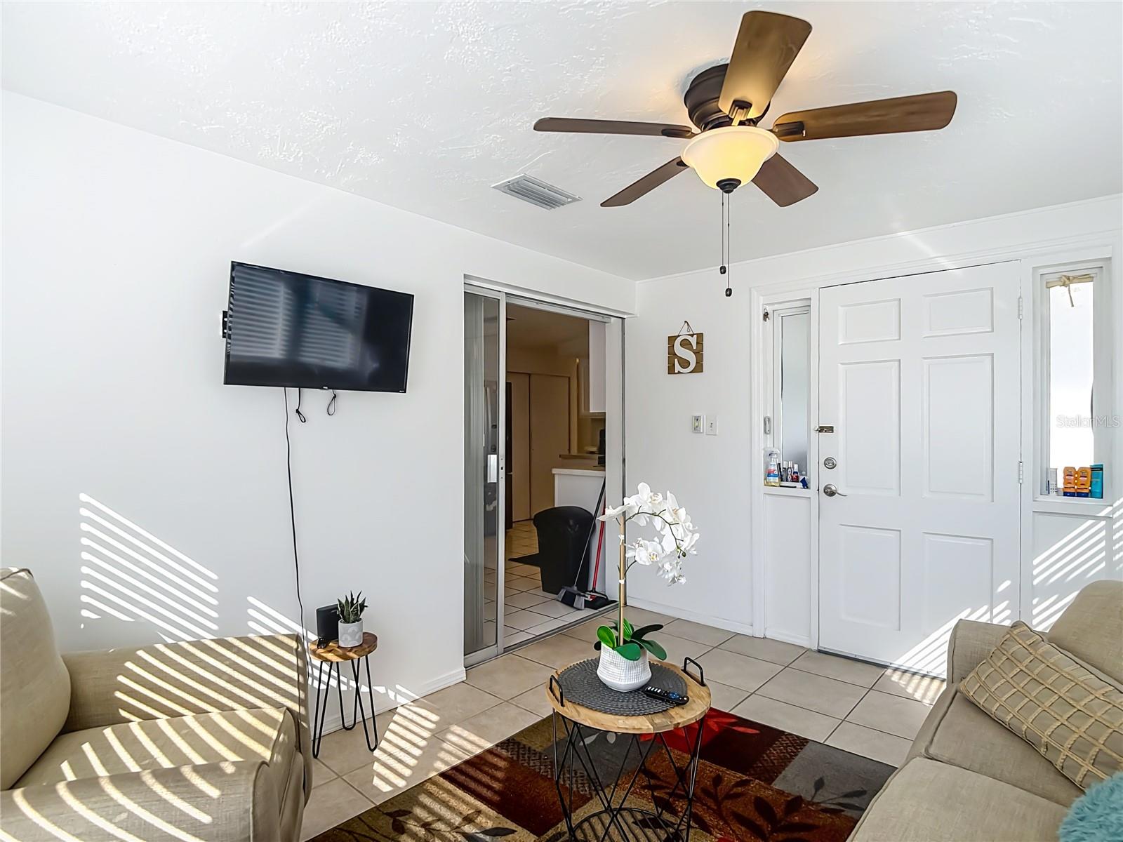 COUNTRY ESTATES - Residential