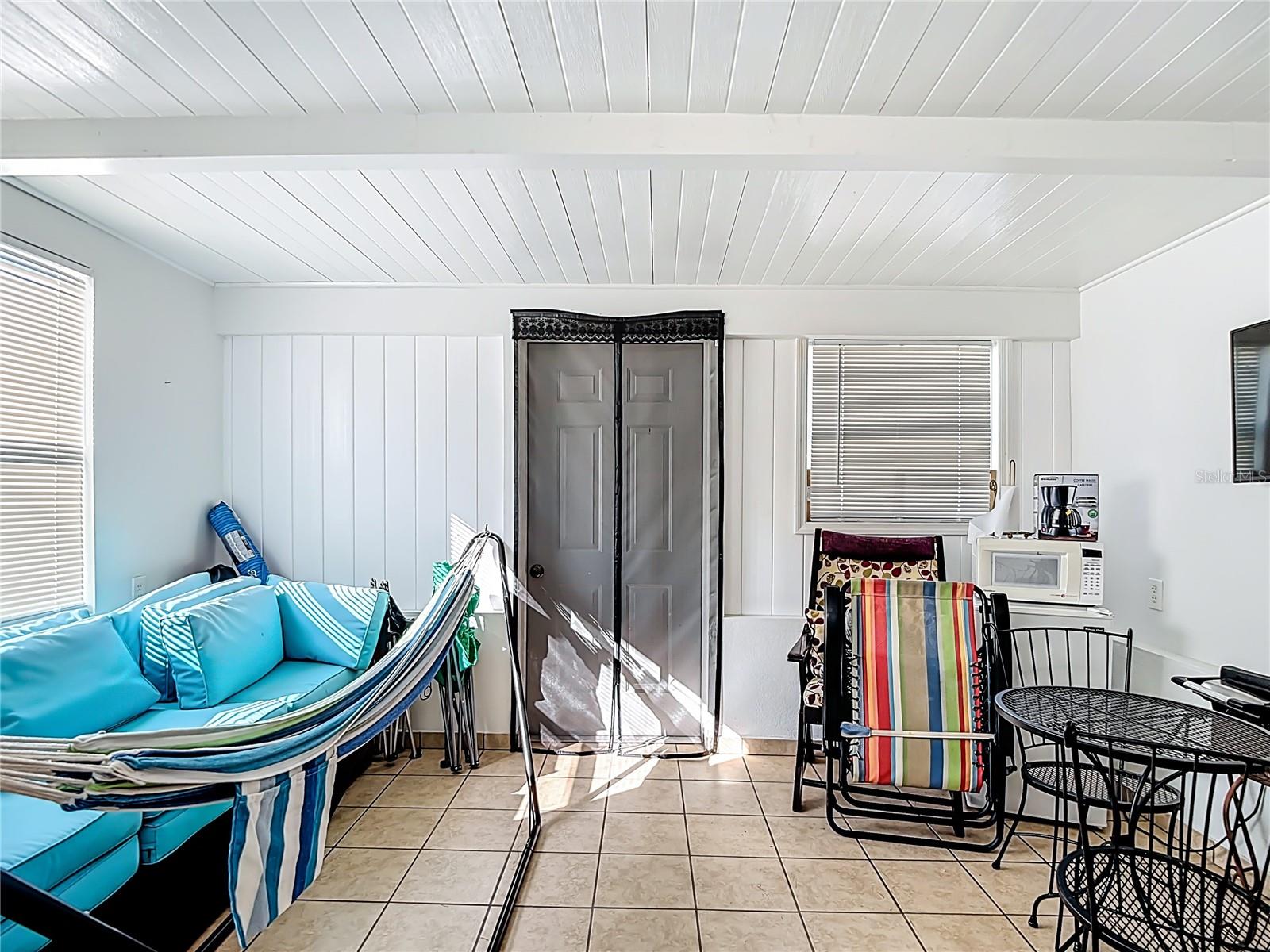 COUNTRY ESTATES - Residential