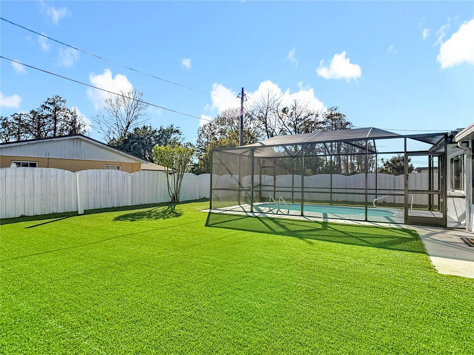 COUNTRY ESTATES - Residential