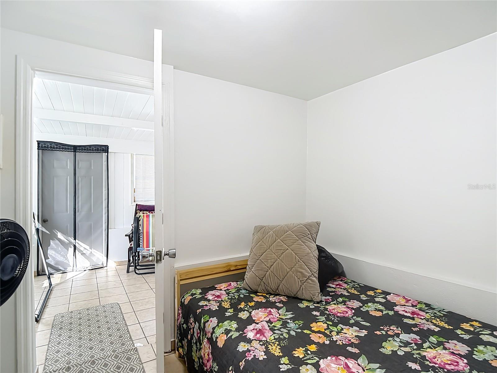 COUNTRY ESTATES - Residential