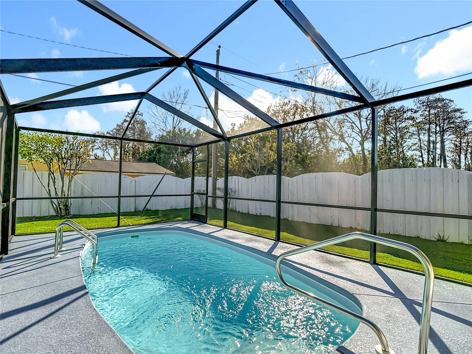 COUNTRY ESTATES - Residential