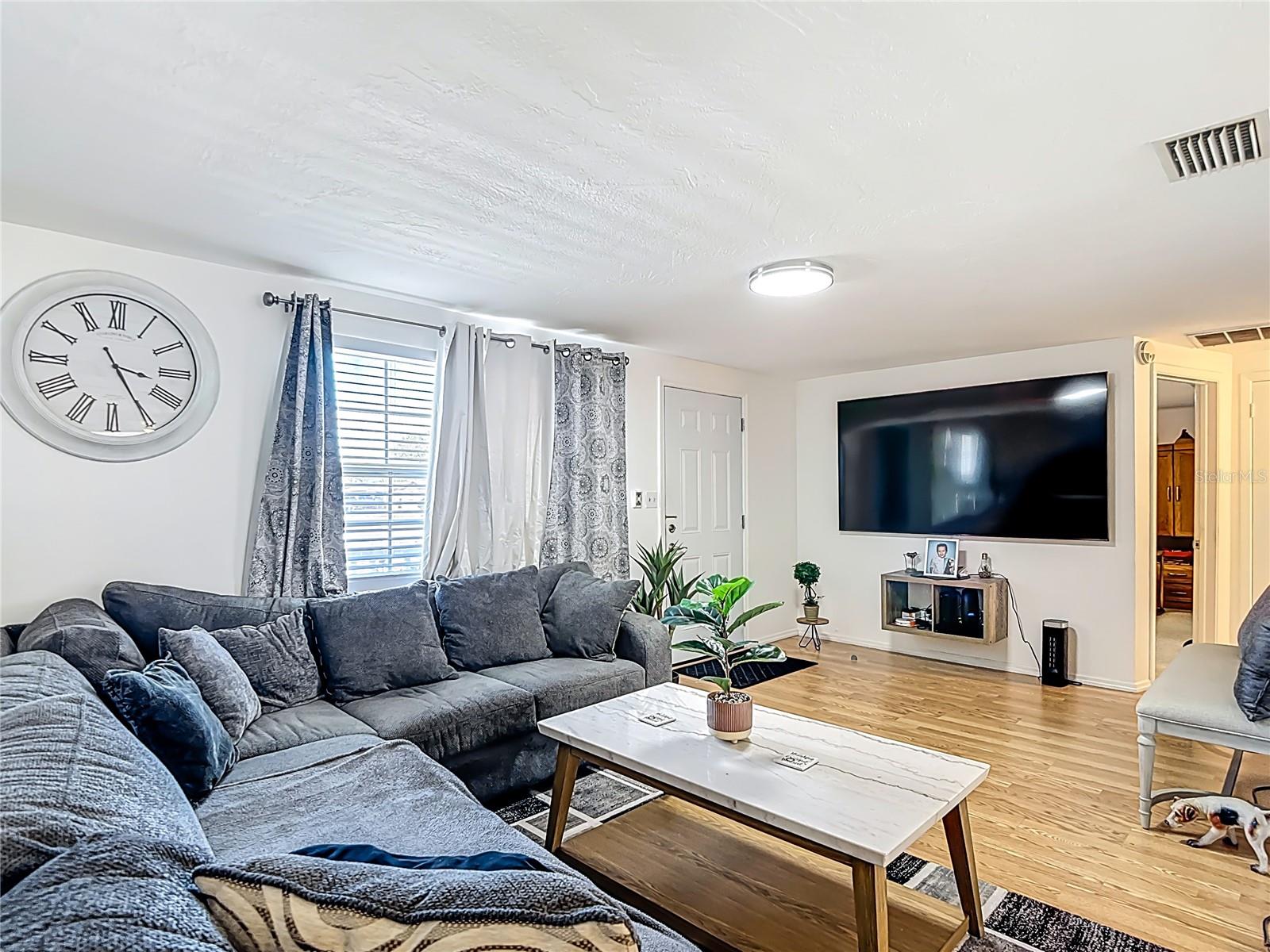 COUNTRY ESTATES - Residential