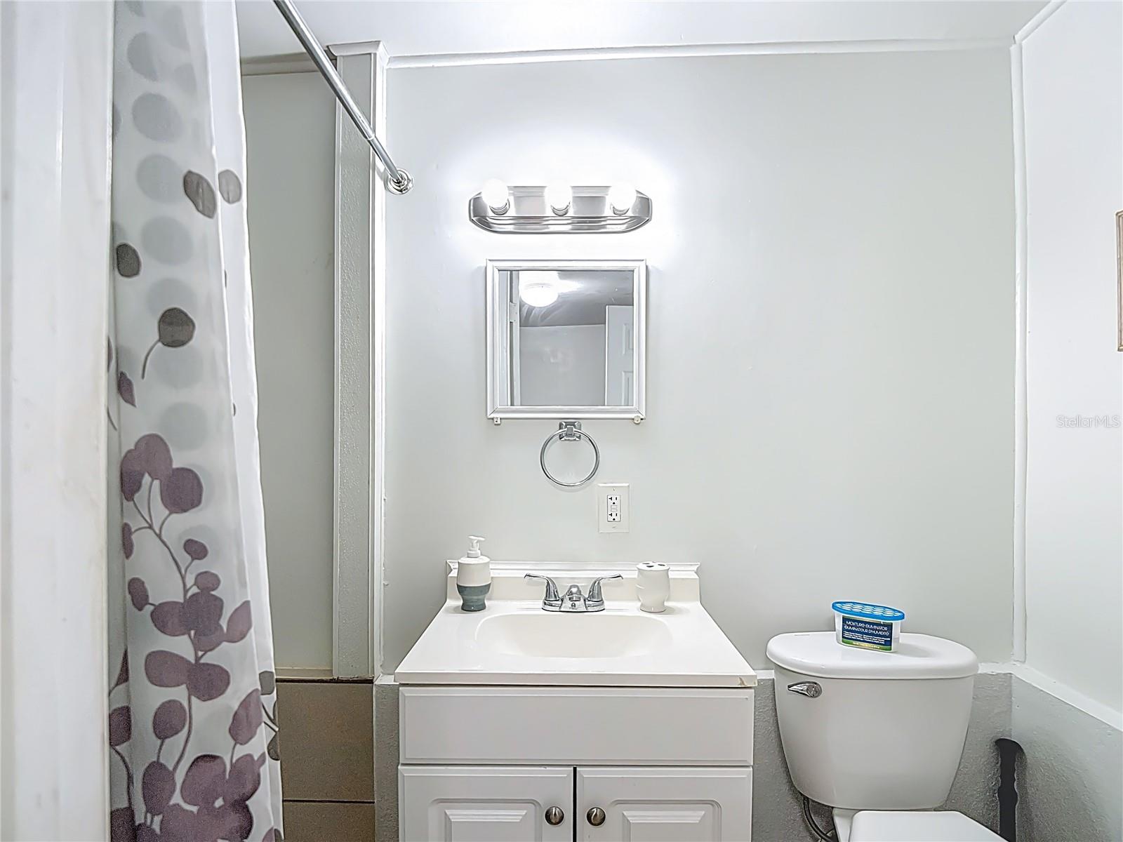 COUNTRY ESTATES - Residential