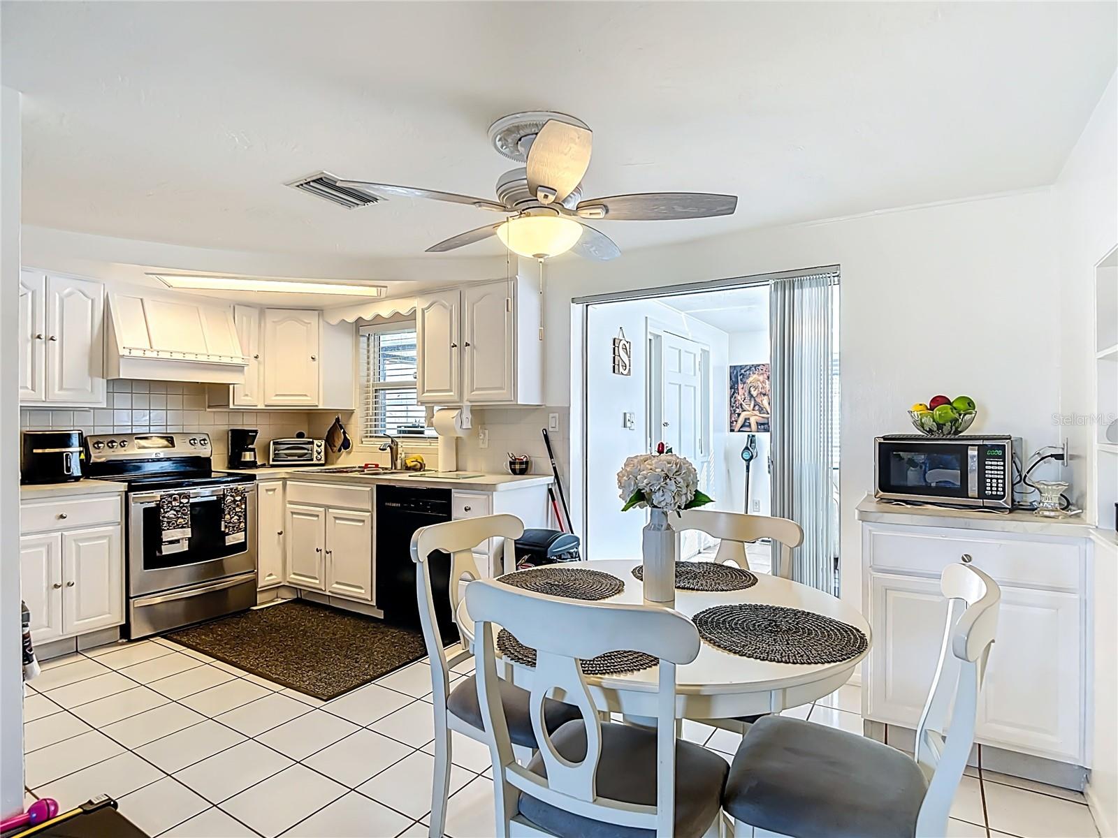 COUNTRY ESTATES - Residential