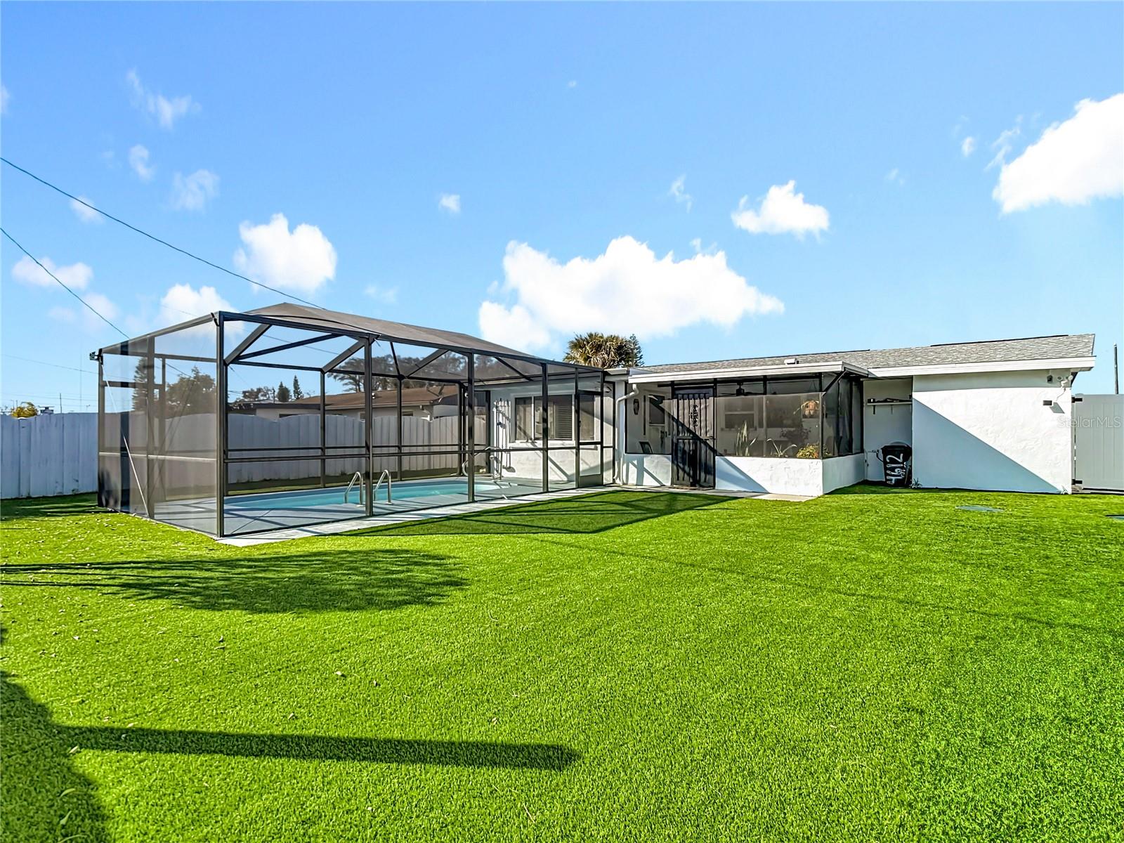 COUNTRY ESTATES - Residential