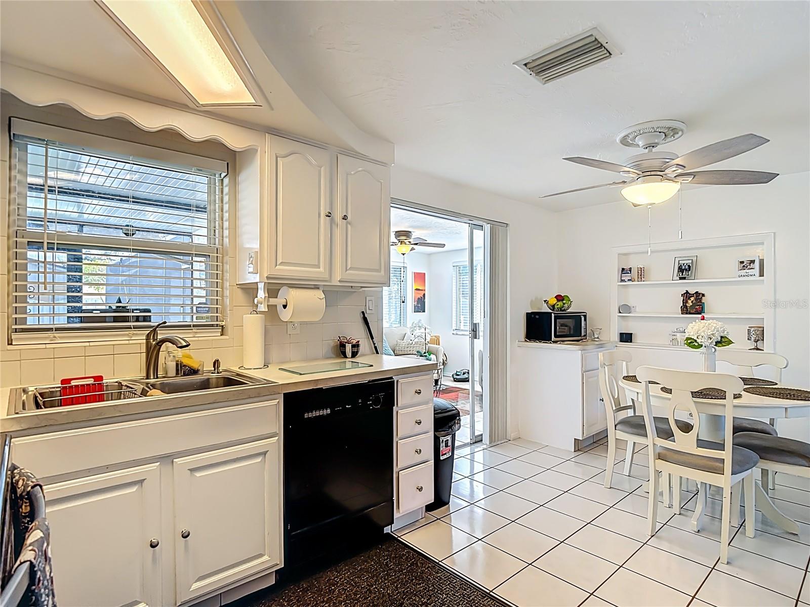 COUNTRY ESTATES - Residential