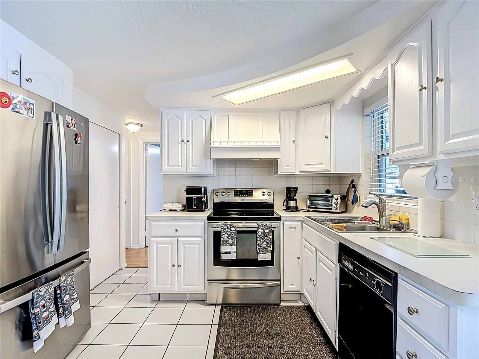 COUNTRY ESTATES - Residential