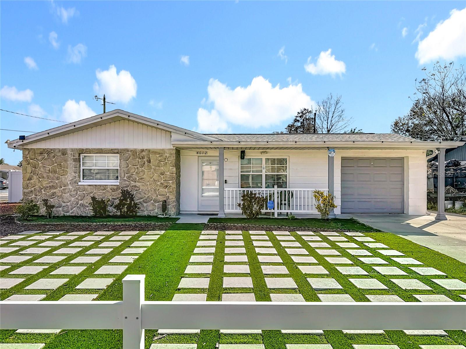 COUNTRY ESTATES - Residential