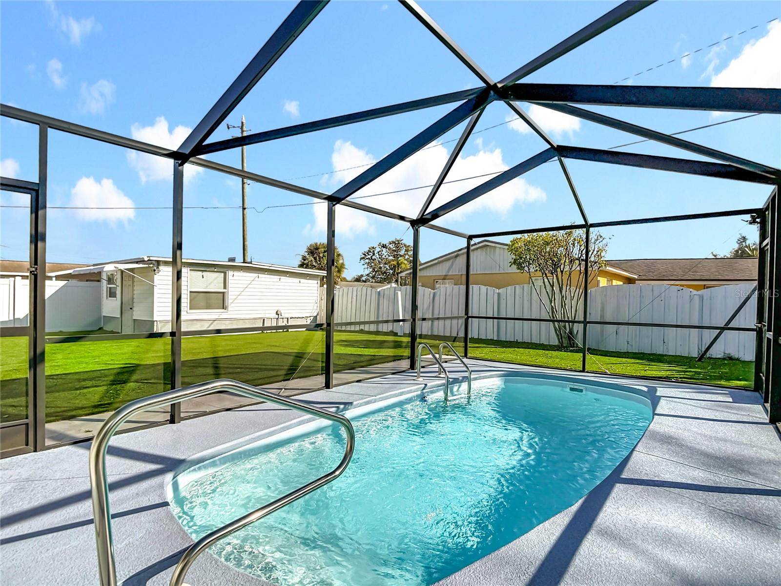 COUNTRY ESTATES - Residential