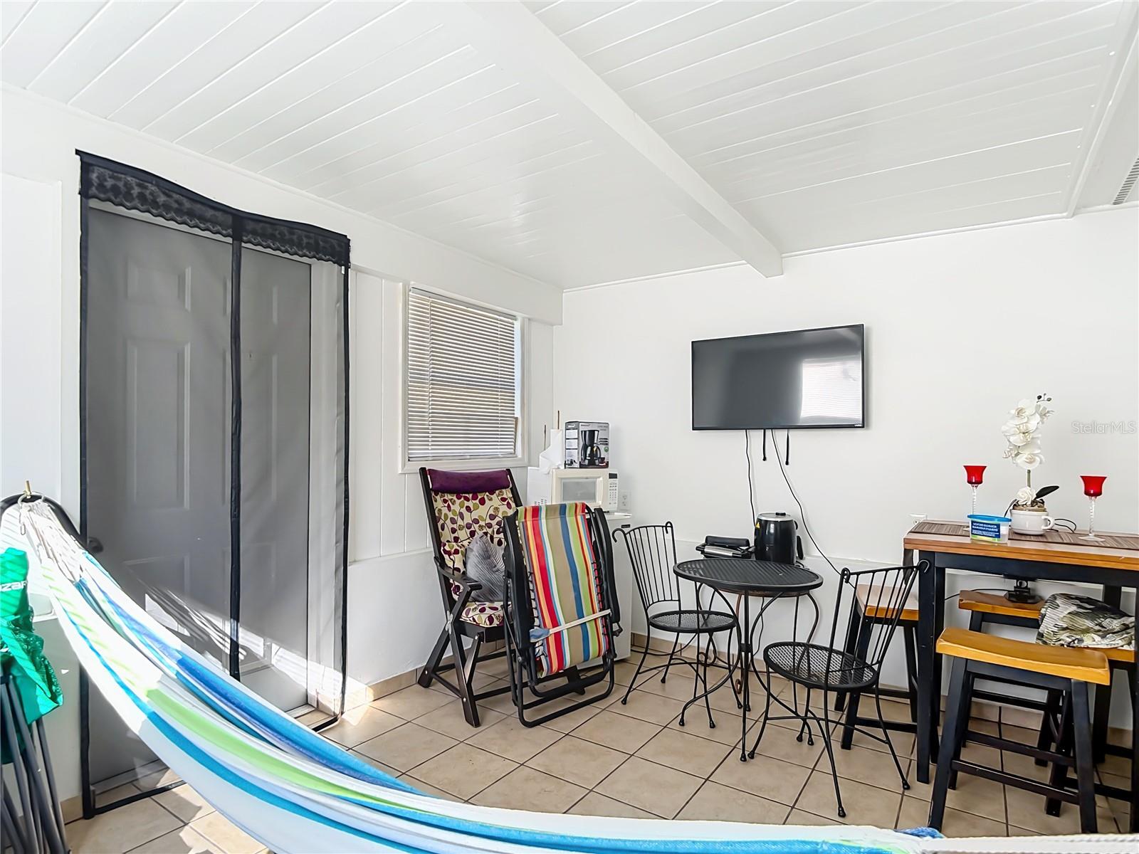 COUNTRY ESTATES - Residential