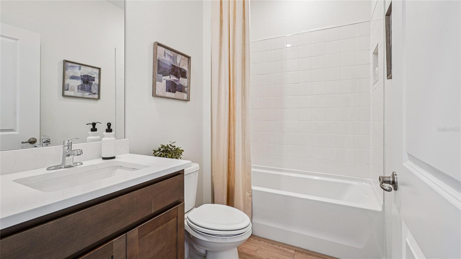 TWISTED OAKS - Residential