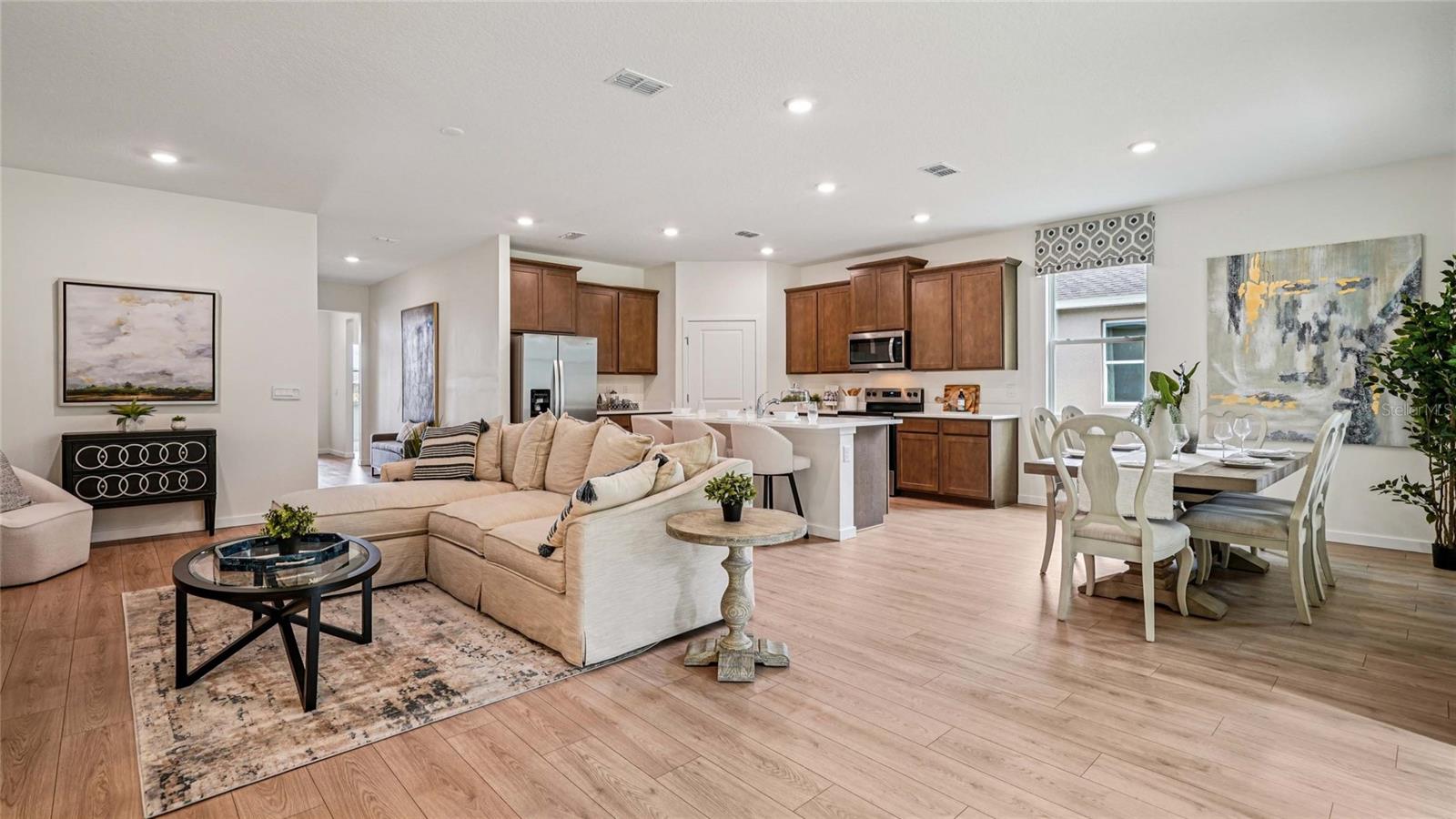 TWISTED OAKS - Residential