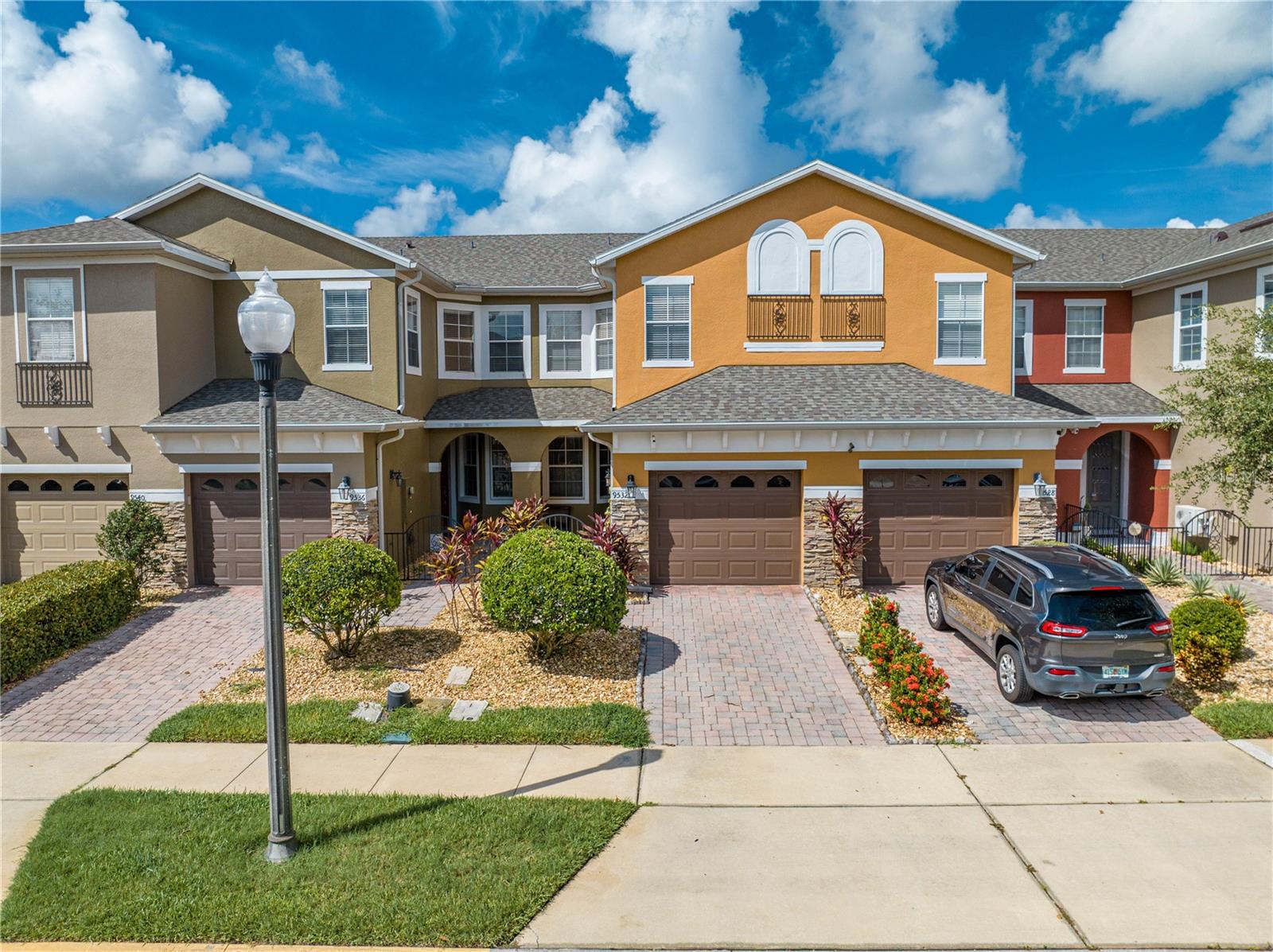9532 SILVER BUTTONWOOD STREET