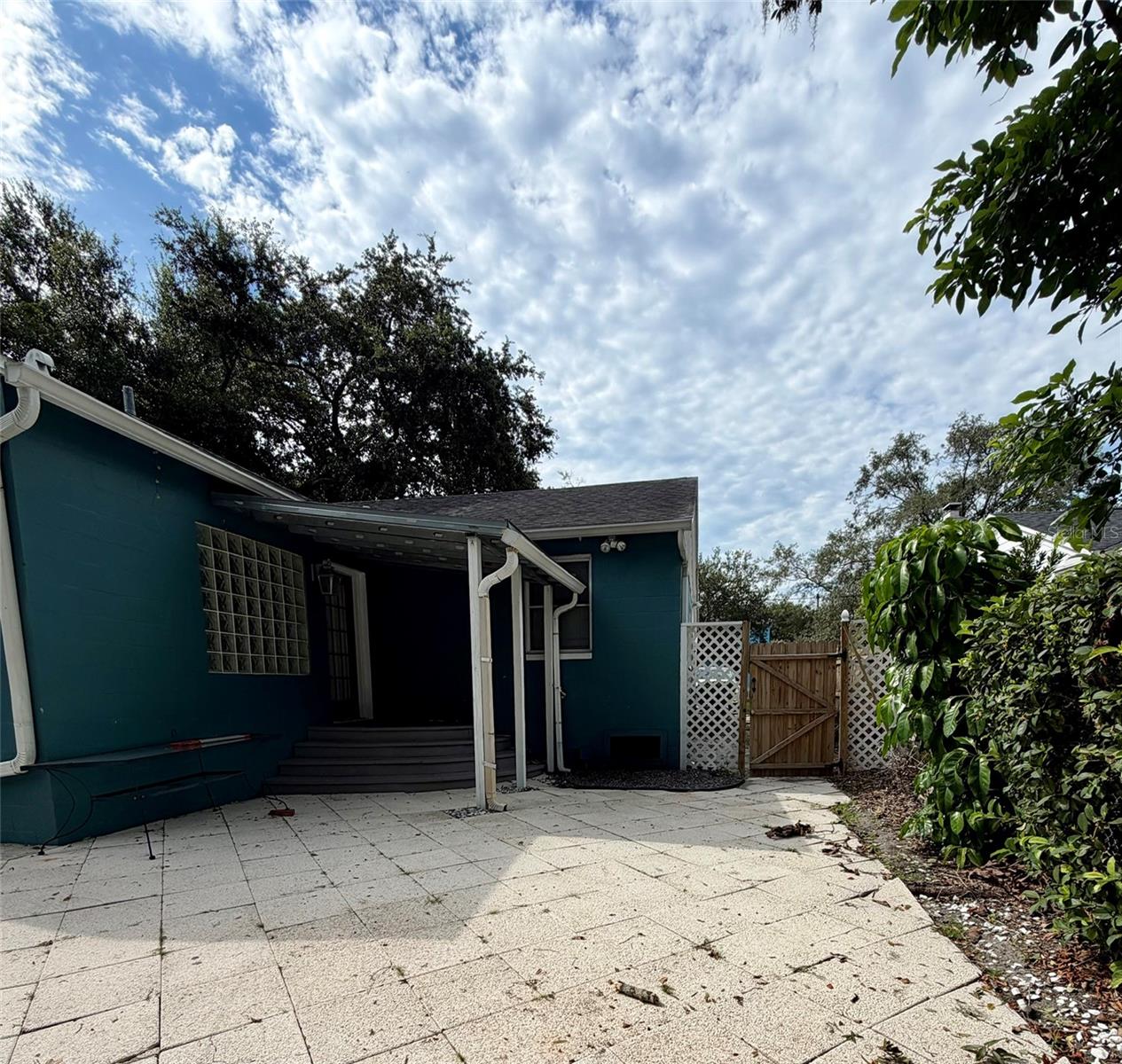 471 HOLT AVENUE