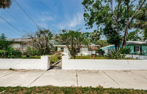 306 BANANA STREET TARPON SPRINGS FL 34689