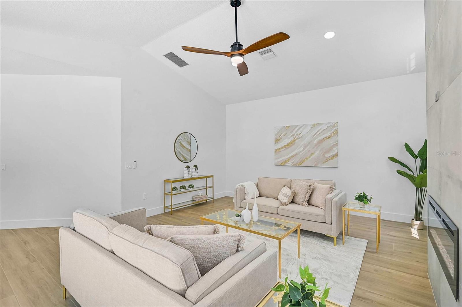 CALUSA LAKES - Residential