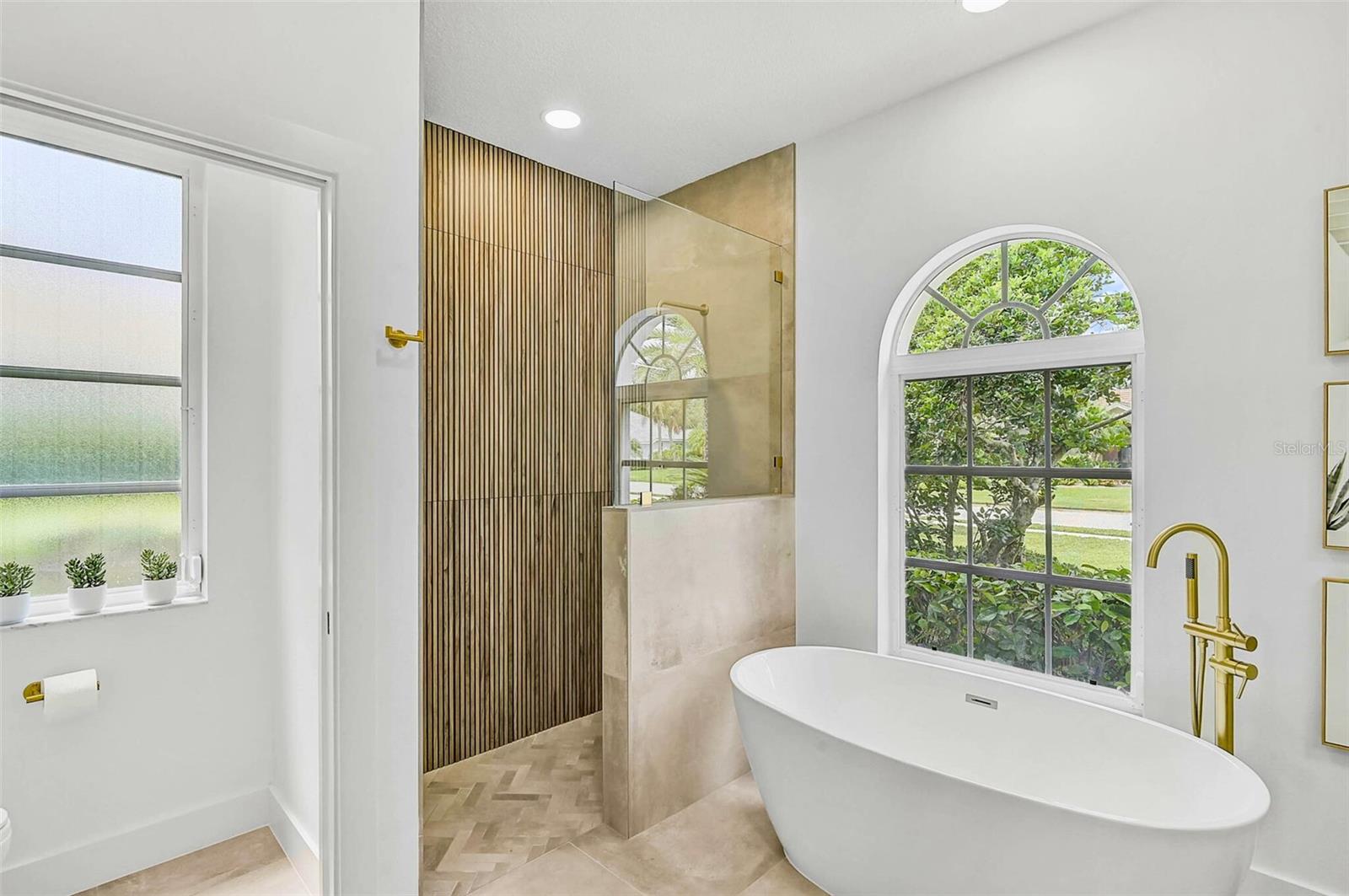 CALUSA LAKES - Residential