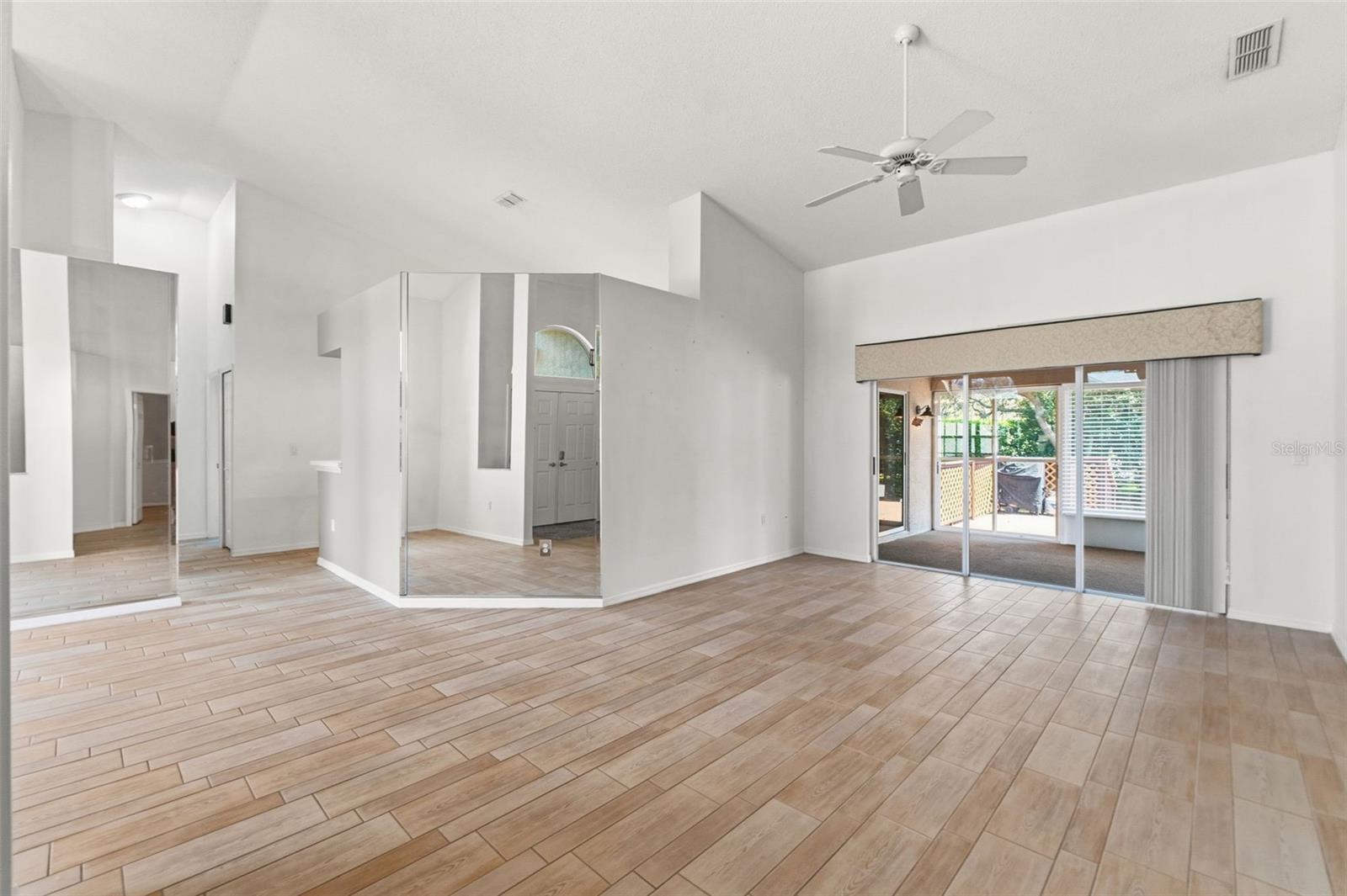 WELLINGTON AT SEVEN HILLS PH 1 - Residential